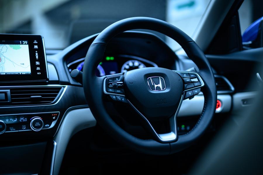 Детали интерьера Honda Accord e:HEV (CV) 2020 года  (JP) (фото 16 из 28)